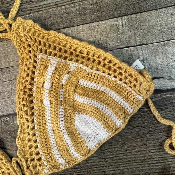 NWOT Gold and White Crochet Bikini Set, size Small (2 piece) - Picture 4 of 7